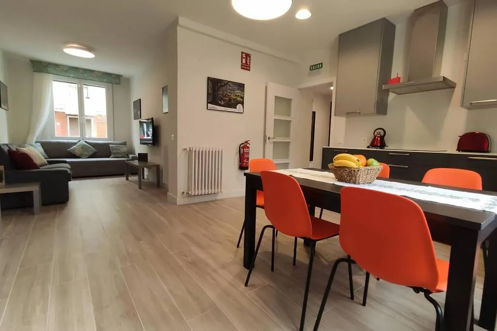 Acogedor, céntrico y amplio apartamento! Pamplona Inn 1 0*,  España